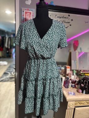 Floral V neck Green Short Sleeve Tiered Dress
